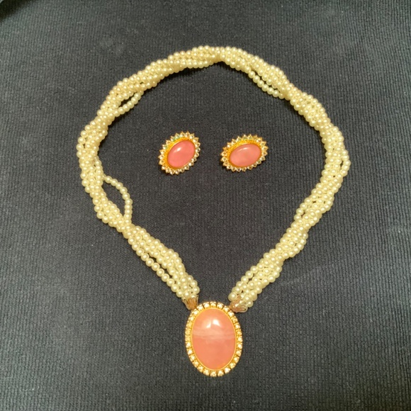 Matched Set of Retro Necklace and Earrings - Picture 4 of 5